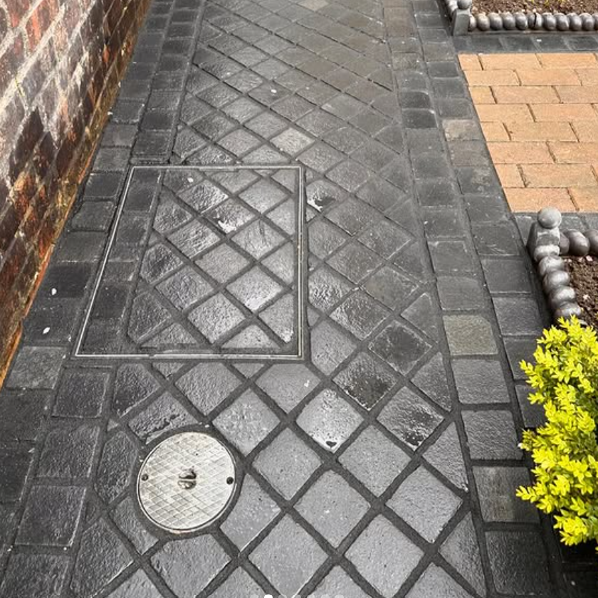 Black Limestone Cobble Setts 100x100 35-55mm