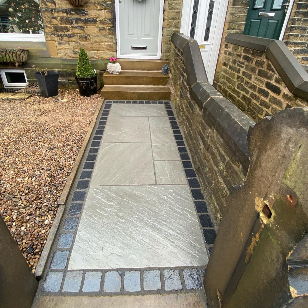 Black Limestone Cobble Setts 100x100 35-55mm